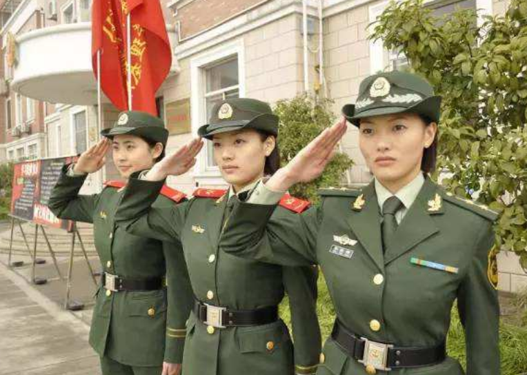 中國女兵在服役期間,懷孕了應該怎麼辦,部隊做法令國人點贊