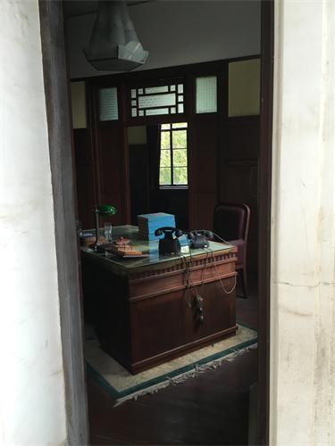 蒋介石在总统府内的办公室也有暗门,一般人根本发现不了!