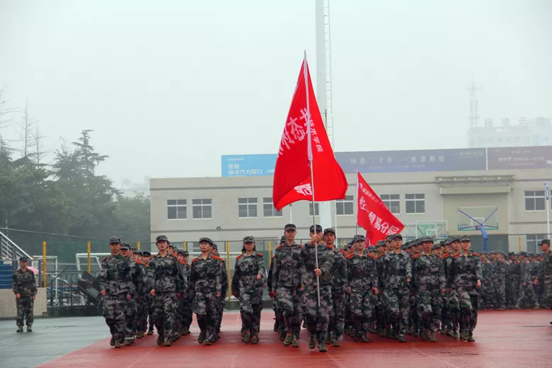 楊凌職業技術學院2018級學生軍訓彙報表演暨總結表彰大會