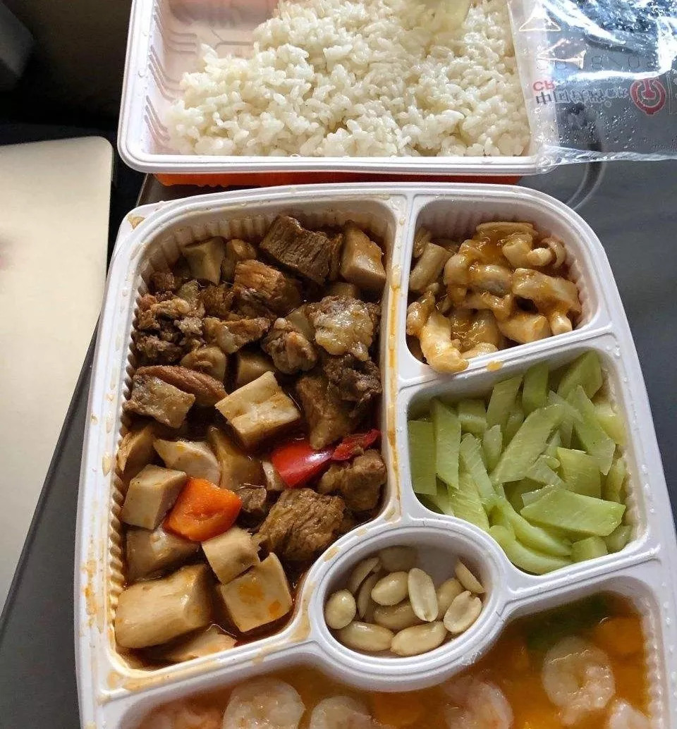 【熱點】盒飯發黴,旅客上吐下瀉丨本月底,全國鐵路將停止使用這類盒飯