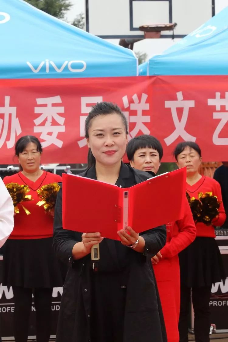 董文滨独舞.姚长旺表演武乡三弦书.姚长旺,房素芬表演武乡秧歌.合唱.