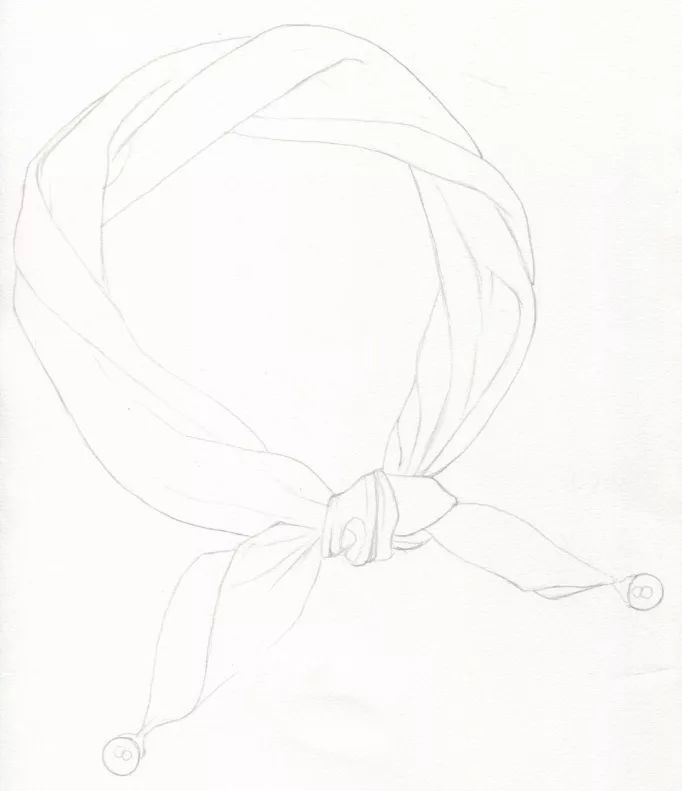 step1:用自动铅笔轻轻画出线稿,纹路是有规律顺着丝巾的方向去画的哦