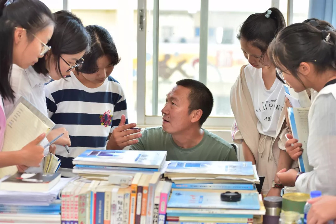 【好老师】两个字秘籍带出清华北大学子丨禄劝县第一中学杨文权_学生