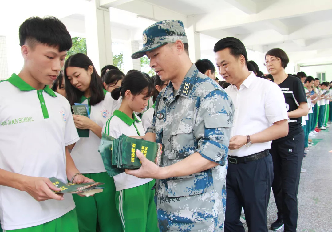 普宁勤建学校新校服图片