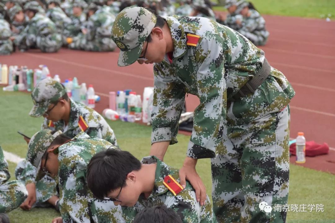 軍訓匯演今天的戰士們格外燃