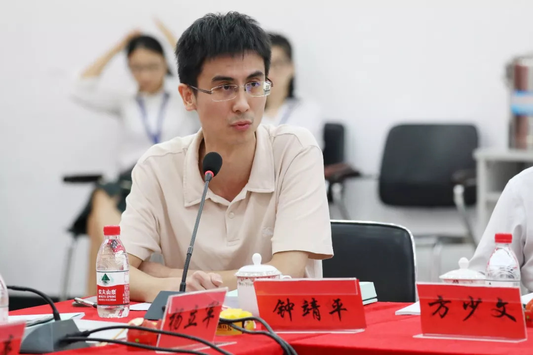 钟靖平科长代表东莞市科技局表达了对与会领导和专家