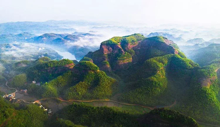 中秋已成行丨奇妙丹霞飛天山 · 霧鎖小東江