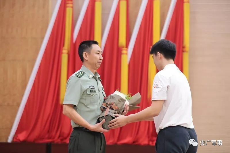 全軍愛軍精武標兵,火箭軍某旅士官硃紅軍△第十三屆全國人大代表