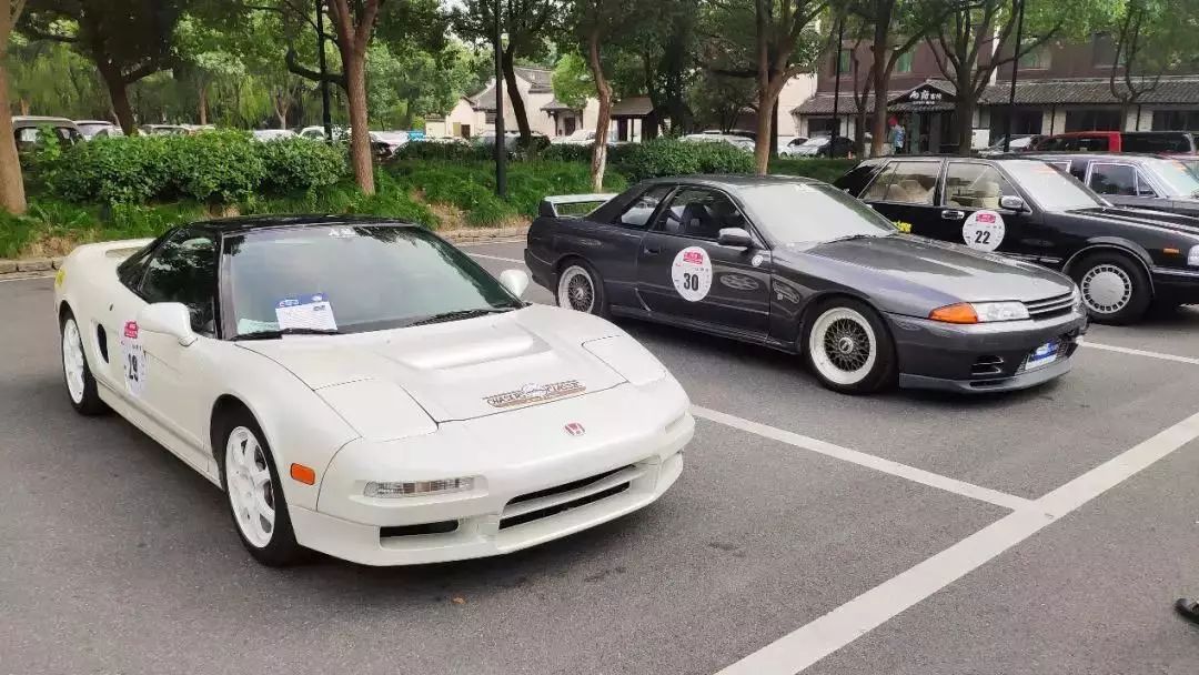 看著停車場上的 ae86,nsx 和 r32,就像粉絲看到了奧黛麗赫本,貓王和