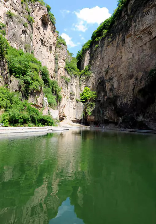 藏山是國家aaaa級旅遊景區,國家水利風景區,全國重點文物保護單位,其