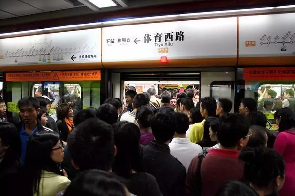 广州地铁3号线早高峰图片
