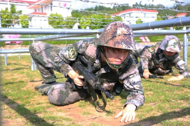 女兵残酷训练图片