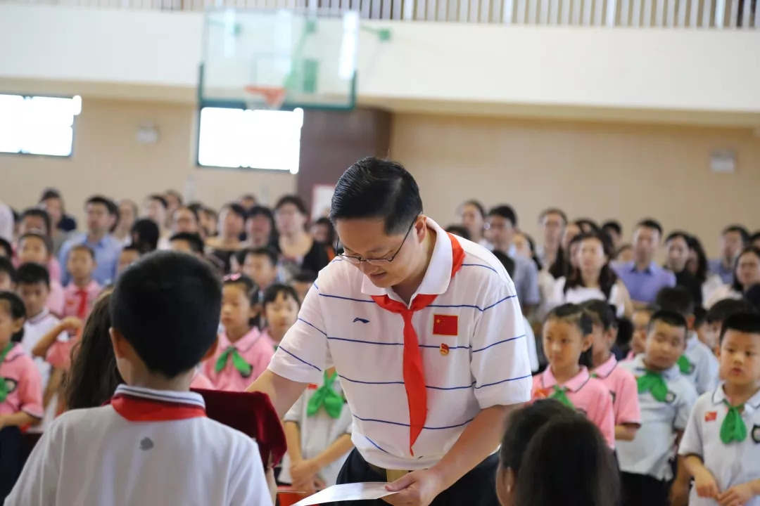 第49期明天来松江区新桥镇新闵学校看升国旗