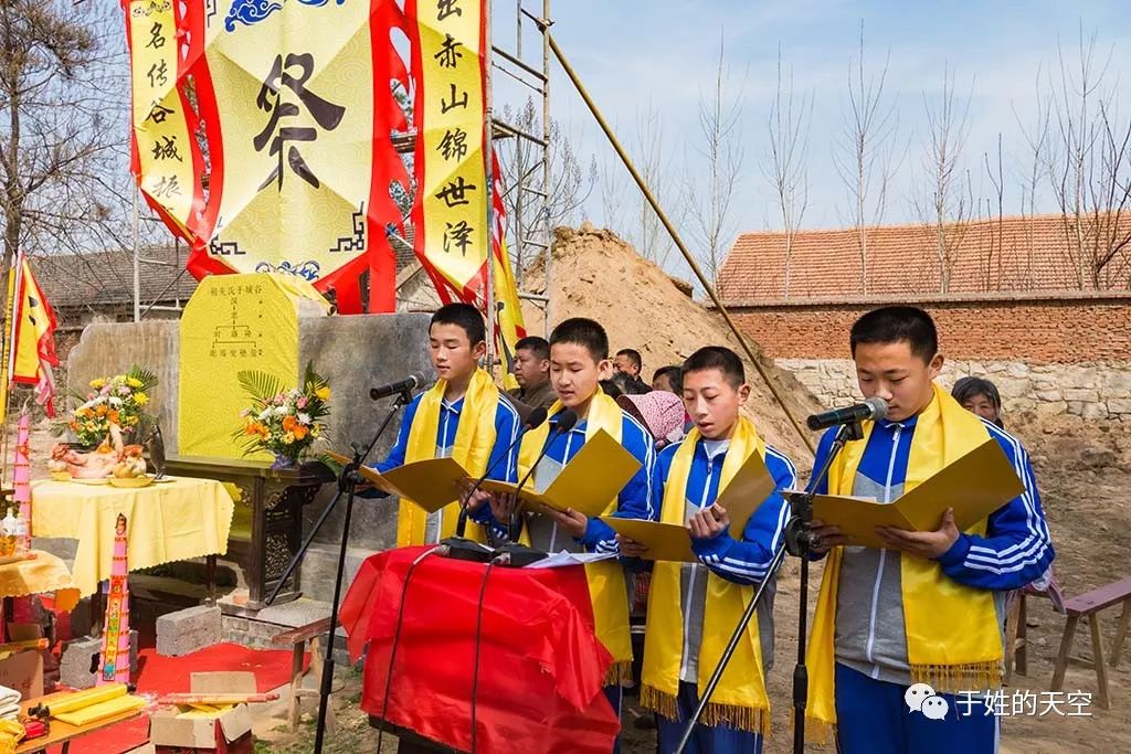 嘉祥縣,曹縣等全國各地及當地的於氏家族後裔500餘人參加了祭祖大典