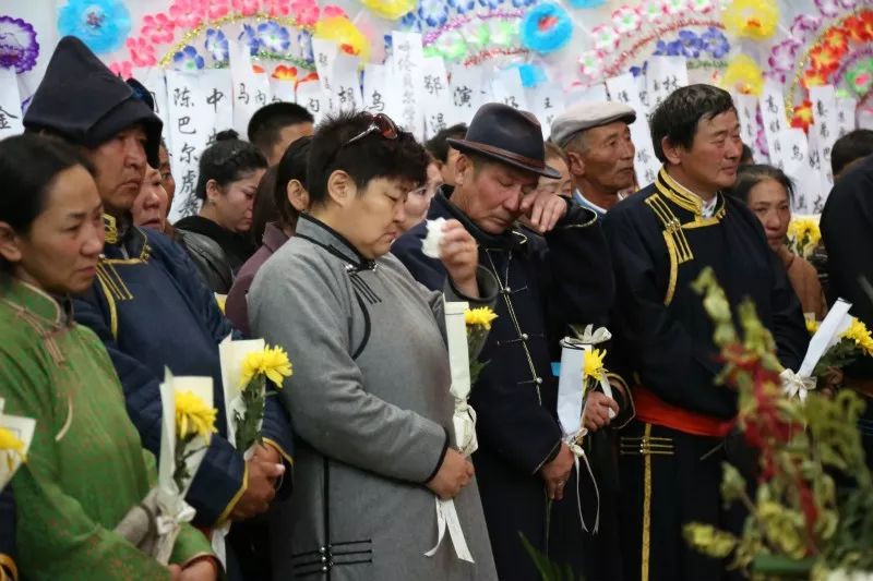 今天上午10點,呼倫貝爾海拉爾區殯儀館,舉行了布仁巴雅爾老師遺體告別