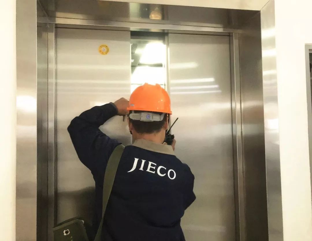 电梯紧急开门方式图片