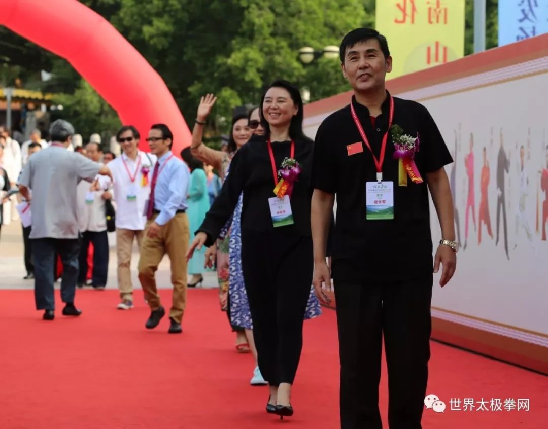 (著名武星赵长军先生,林秋萍女士等走太极红毯(太极名家谢守忠,刘国