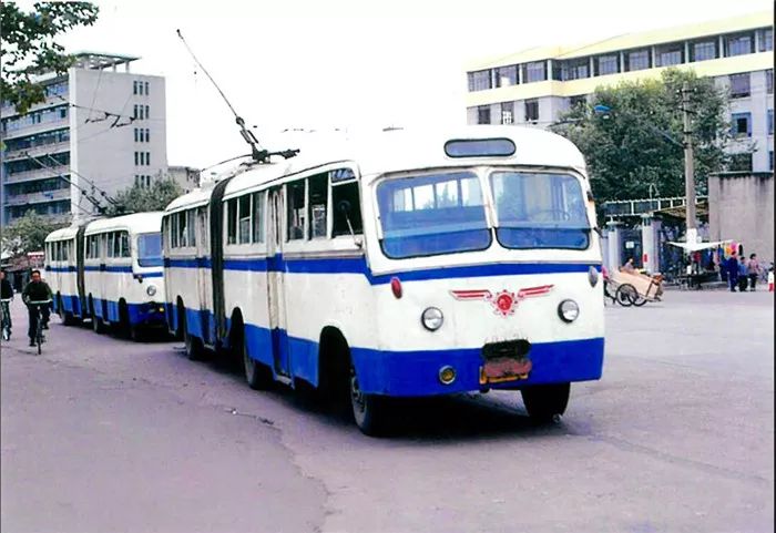 武漢公交集團多舉措保障市民兩節出行武漢電車滿60歲了