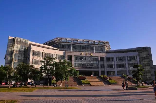 中南财经政法大学医院(中南财经政法大学医院是二甲)