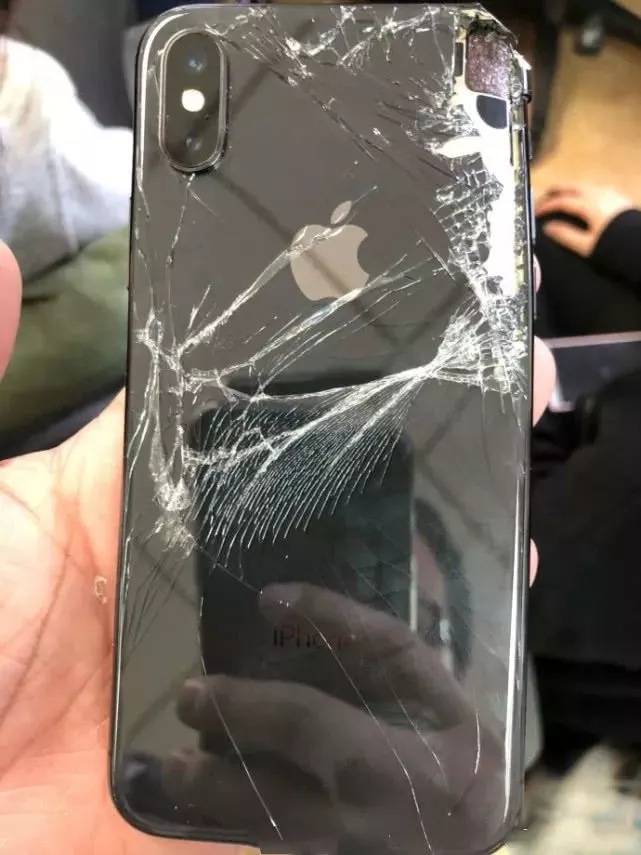 最贵苹果全球首碎,维修价格太吓人!_ iphone xs