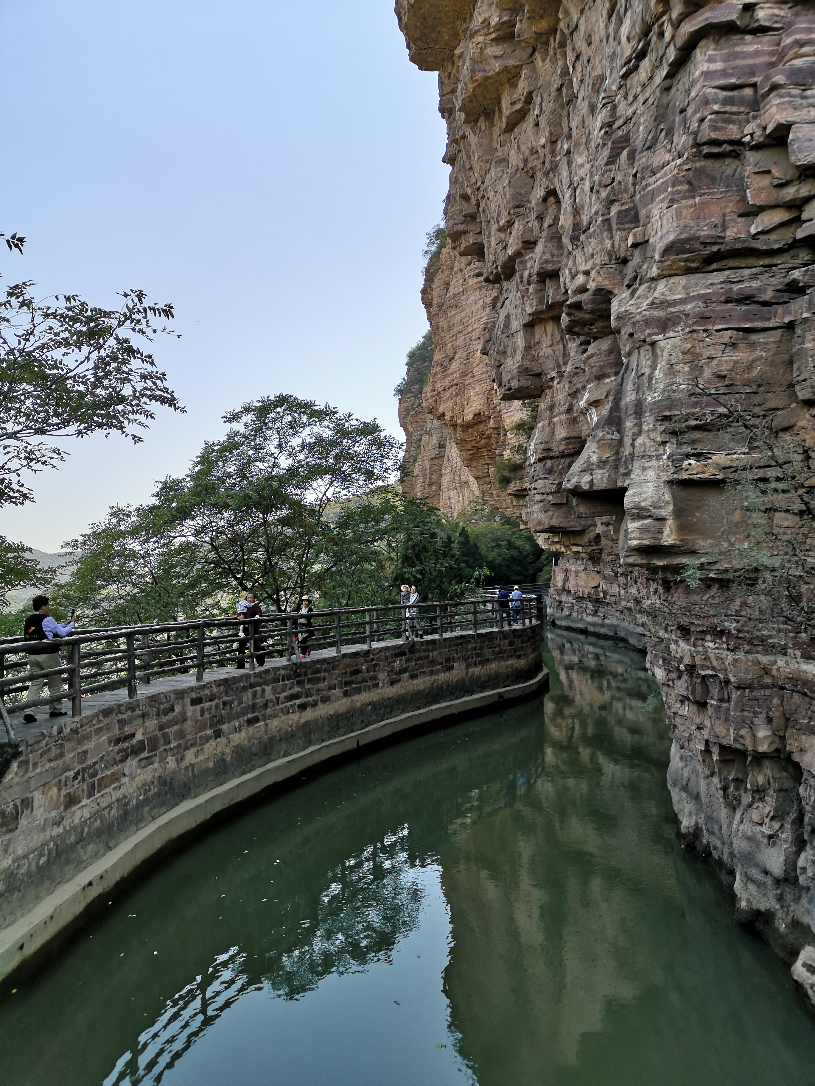 目前,紅旗渠獲批國家5a級旅遊景區,被列入《全國紅色旅遊經典景區名錄