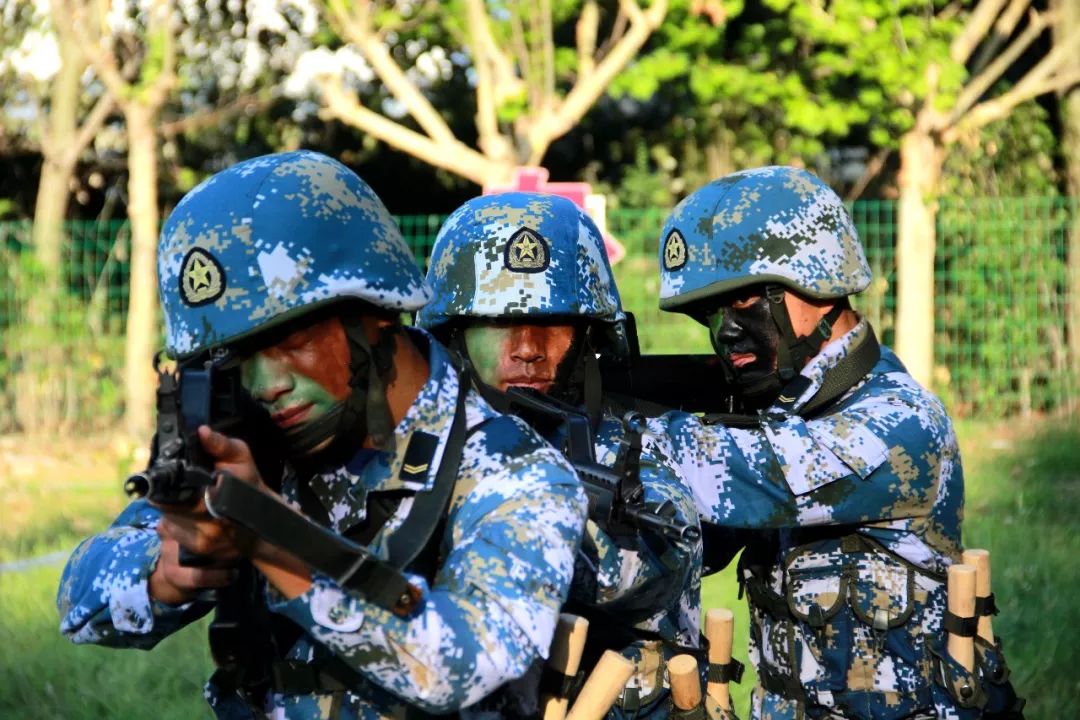 家人请放心军旅的磨练使我更加坚强未来的道路我信心十足祖国请安心海