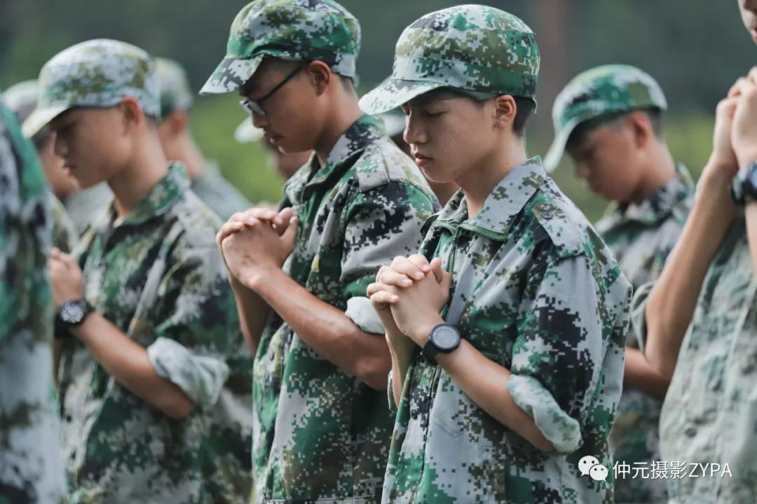 卷裹着心中的种子是鲜红如瀑的天竺葵是我心如花木 向阳而生摄/黄至聪