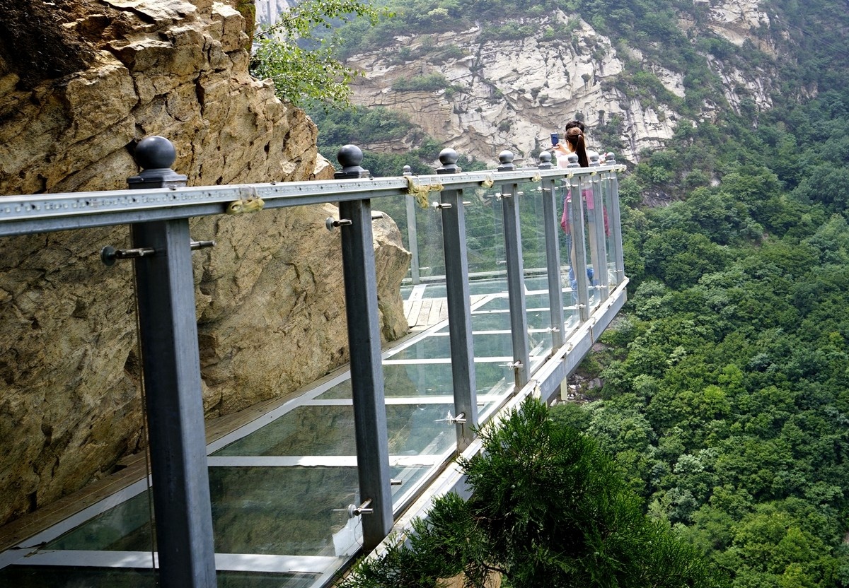 玩刺激的玻璃天桥看不够的清凉峡谷