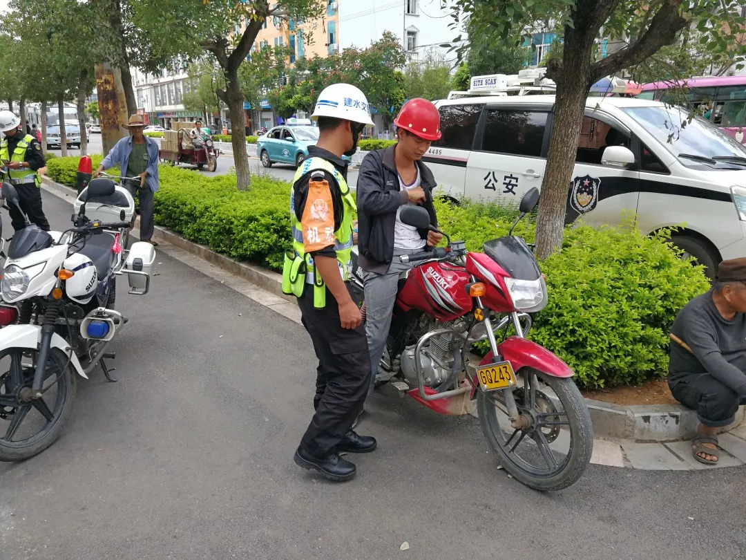 建水交警大動作重拳整治麵包車摩托車交通違法