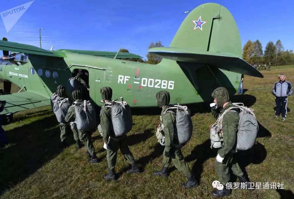 乌苏里斯克苏沃洛夫军事学校的学员在滨海边疆区诺沃瑟索耶夫克村附近