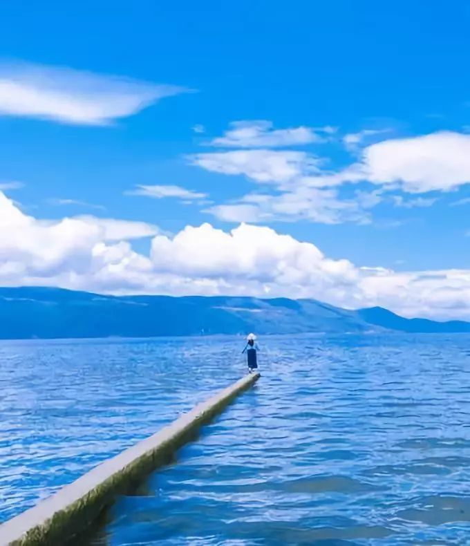 走吧!去雲南的湖邊聽風看海