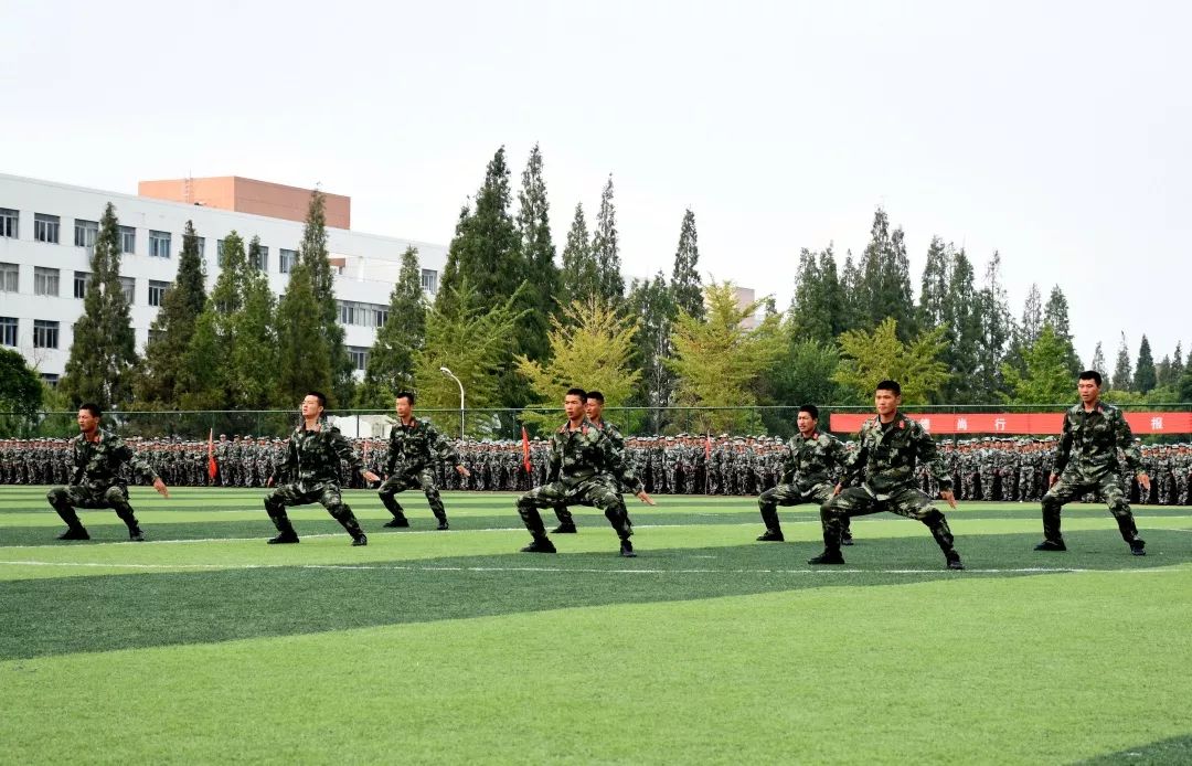 巢湖学院军训图片