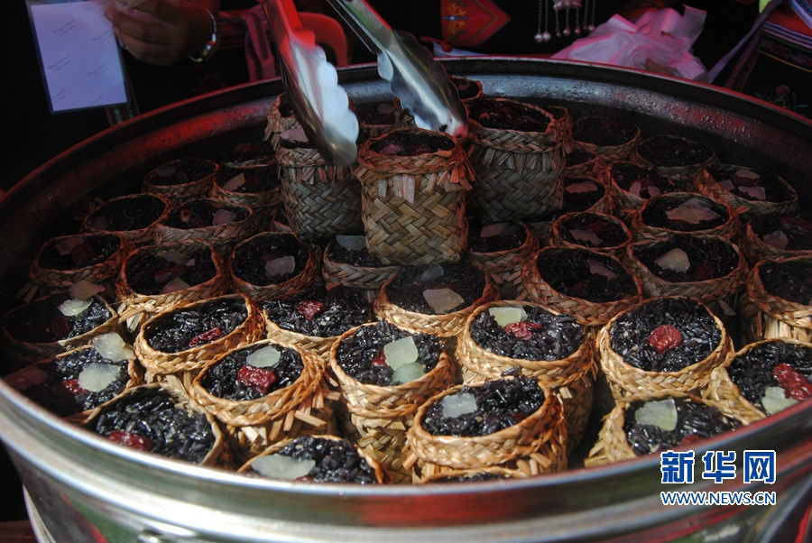 每年农历三月初三是畲族的乌饭节,除了吃乌米饭外,还会举行赛歌活动