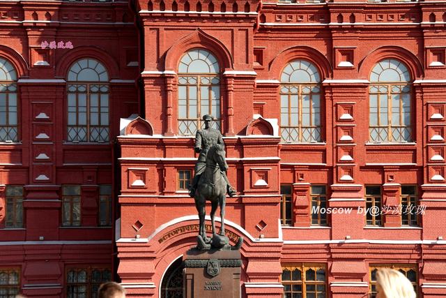 它是莫斯科的中心叫红场却不是因为红色
