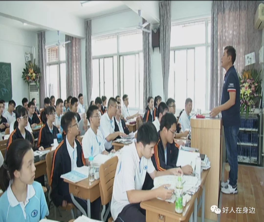 第十一中学的生物老师李炜他就是武汉市硚口区并且喜欢上生物课能让