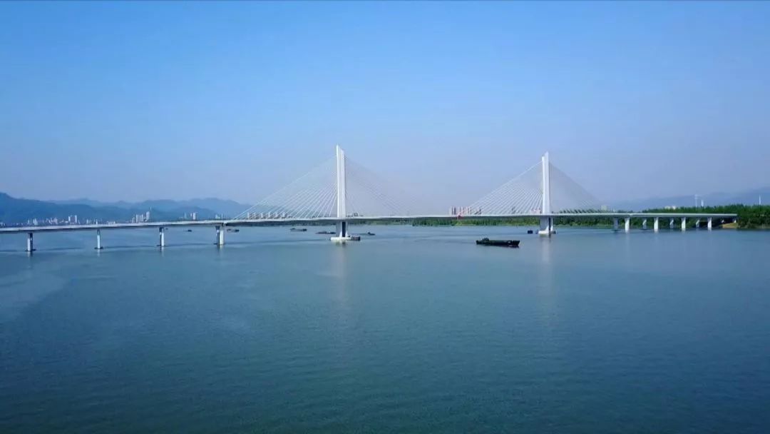 温江渝富桥图片