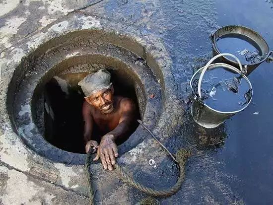 印度下水道清洁工死亡率上升引众怒