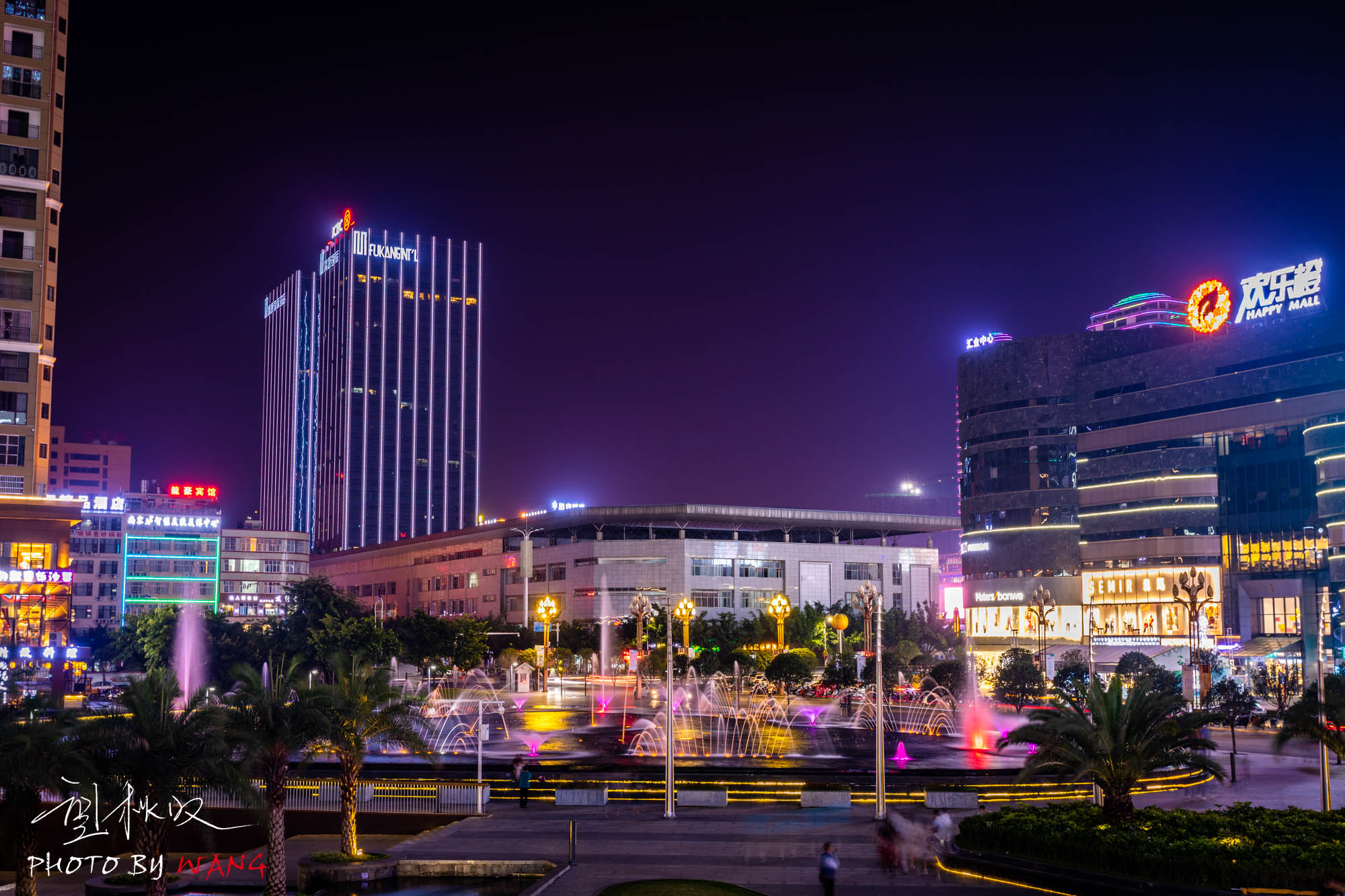 一个城市的繁荣程度,可以通过这个城市的夜景照明体现出来.