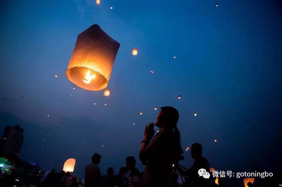 放飛孔明燈 盡興之餘,點一盞孔明燈,許一個願望,讓心願隨風一起放飛!