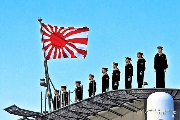 二战期间,作为日本陆军象征的共444面军旗,均在太平洋战场烧毁,随运兵