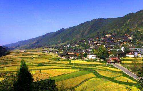 生态环境脆弱,自然灾害频发等地区的村庄,因重大项目建设需要搬迁的