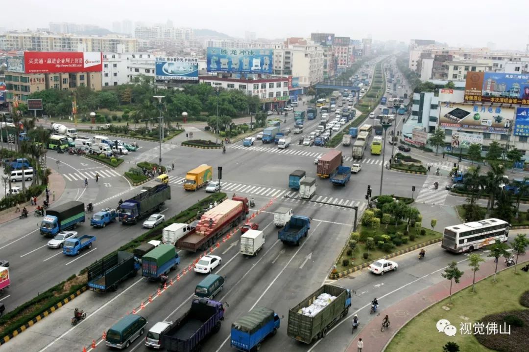 繁忙的105国道容桂路段顺德中心城区道路交通规划供图