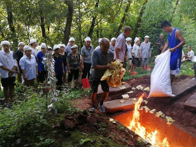 家里老人去世,有2项补贴可领,农民可别忘记领取!