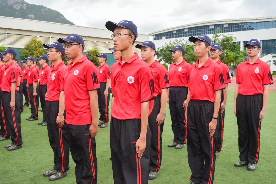 立正向前看齊向大學生活跑步前進