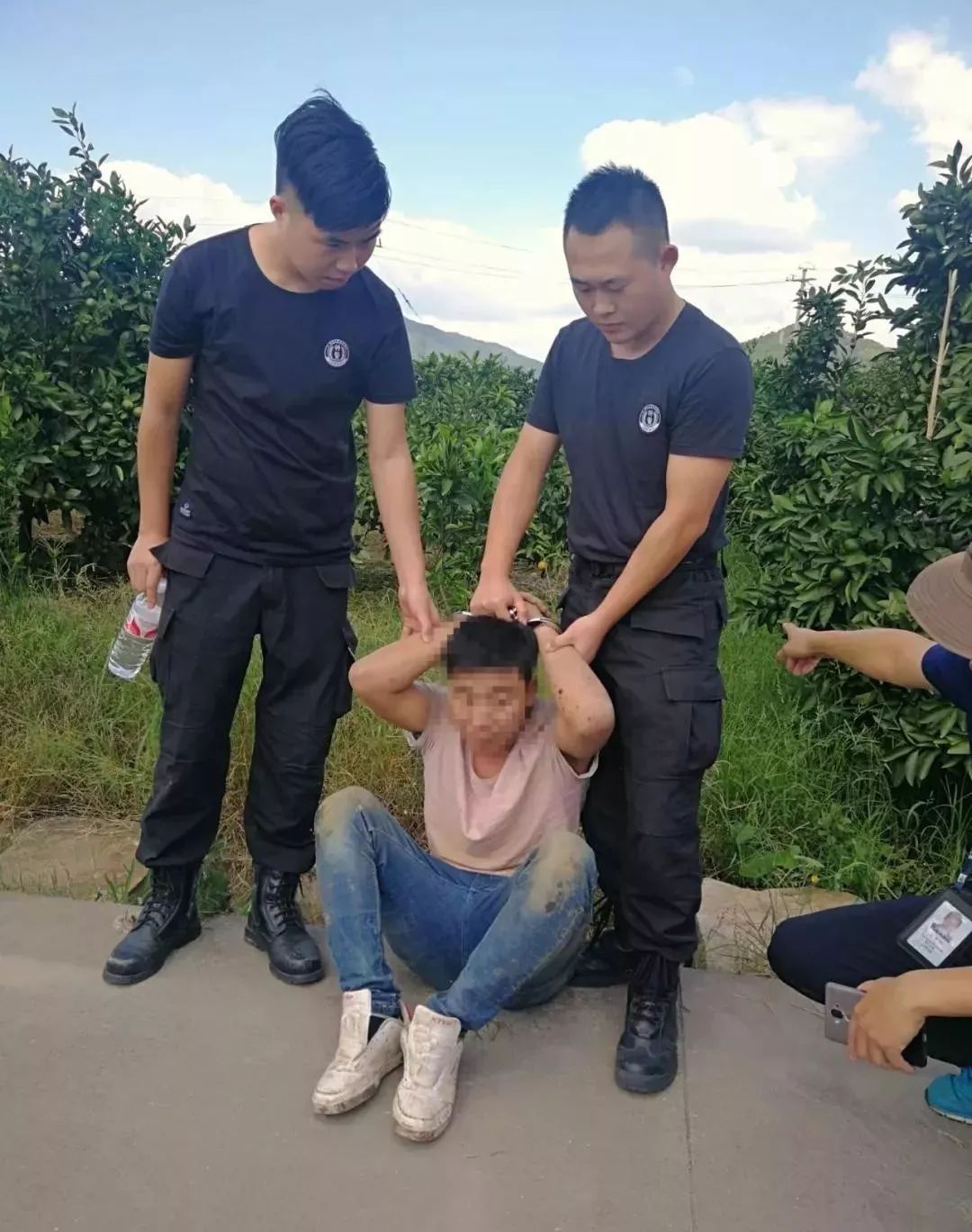 邓州男子刘某伤害别人后逃跑,被浙江警方给抓了!