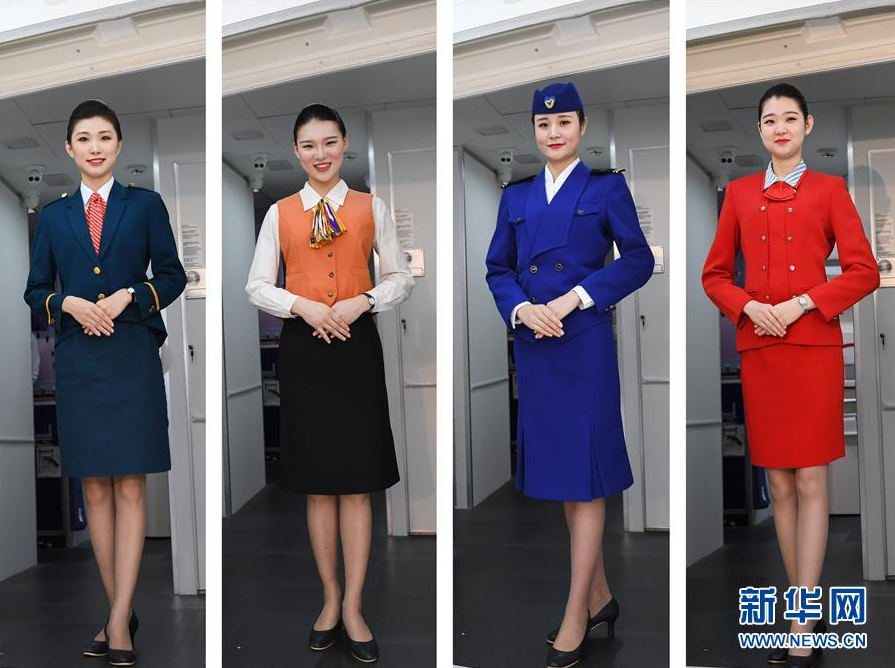 1/ 12 中国南方航空公众开放日活动上的空乘制服年代秀(9月26日摄)