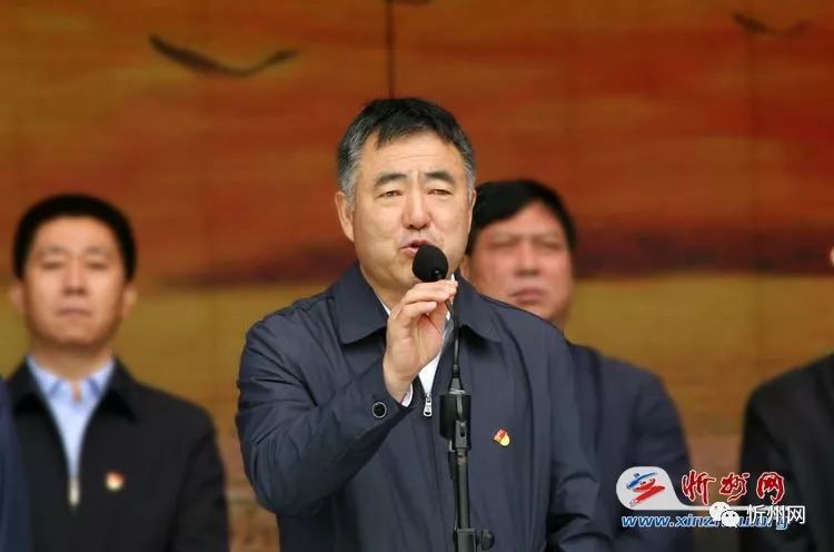 忻府区委副书记,区长崔向松出席活动并宣布忻府区首届农民丰收节开幕