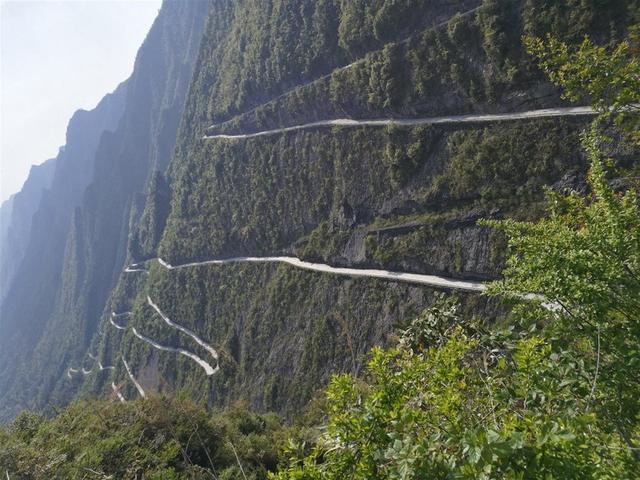 甘肃最吓人的盘山公路图片