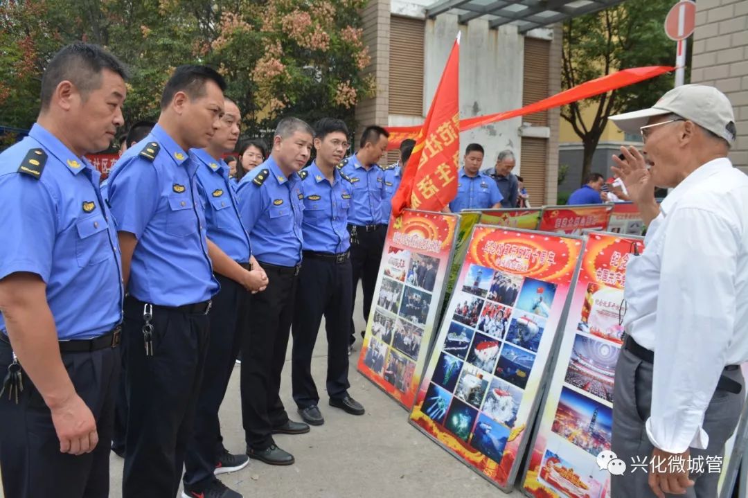 興化市城管局在職黨員進社區我是垃圾分類宣傳員