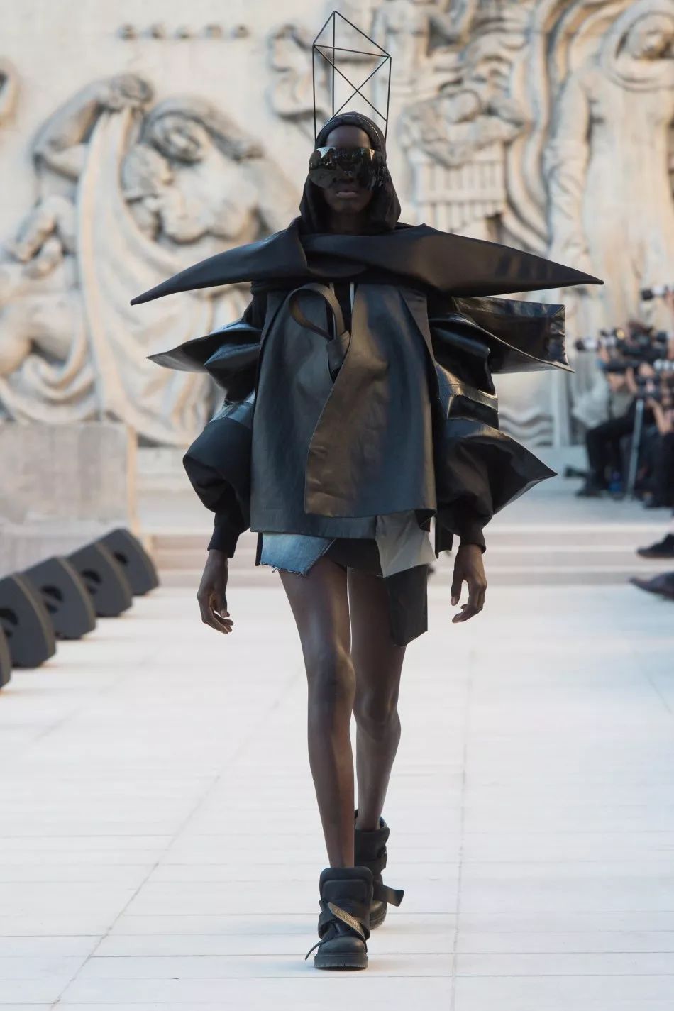 暗黑主題和解構主義| rick owens 2019春夏